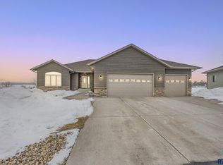 169 Golf View Cir, Wentworth, SD 57075