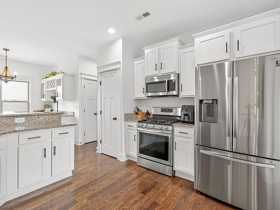 5th image of 105 Brook Hollow Ct