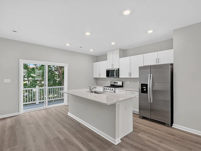 149 Essex Dr — Photo 11