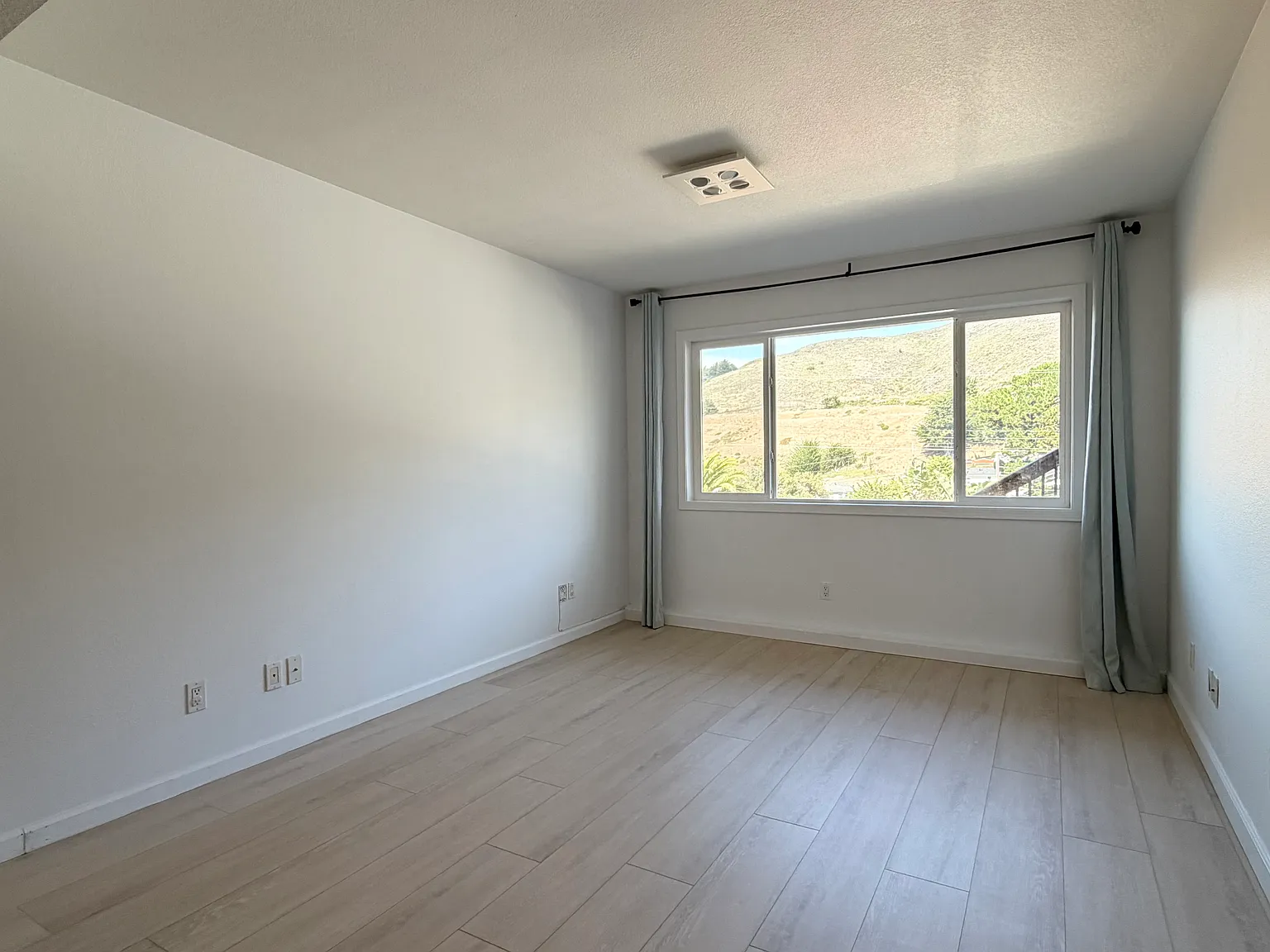 540 Loma Vista Ter — Photo 3
