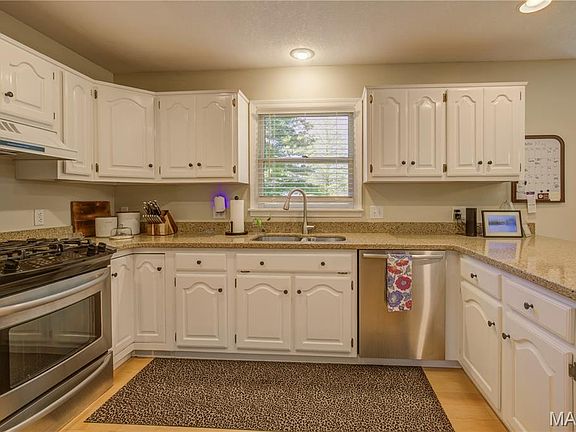 4th image of 126 Larkspur Ln