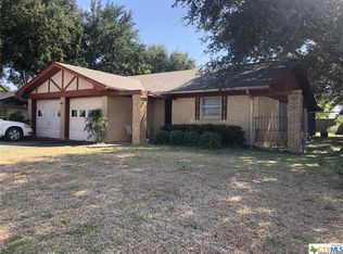 211 Sparrow Ln, Victoria, TX 77905