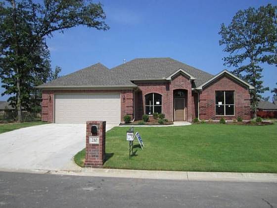 1st image of 210 Lucia Ln