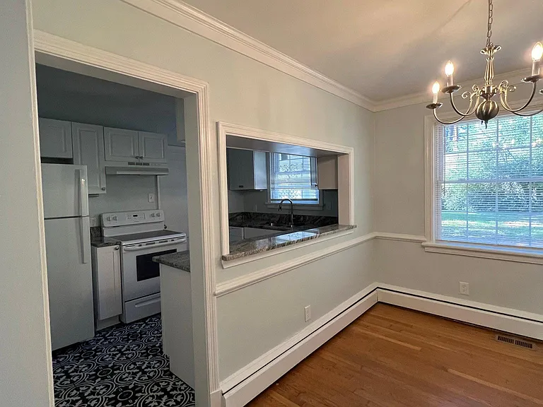 1000 Pepper Ave — Photo 4