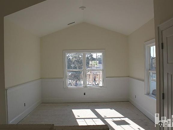 3rd image of 512 Goldsboro Ave