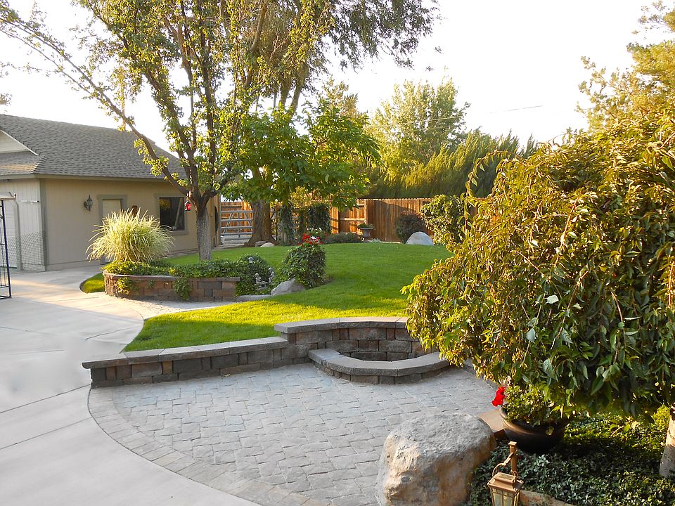 Detached Garage