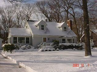 8 Ann St, Miller Place, NY 11764