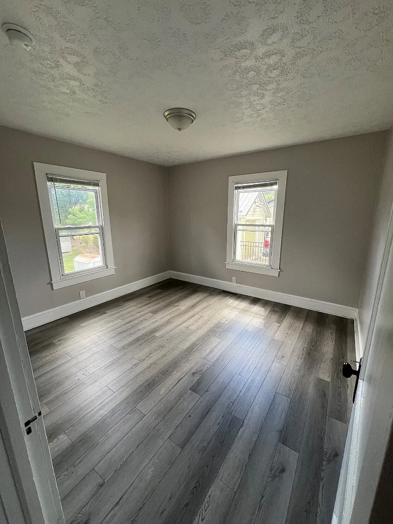 1005 W North St — Photo 4