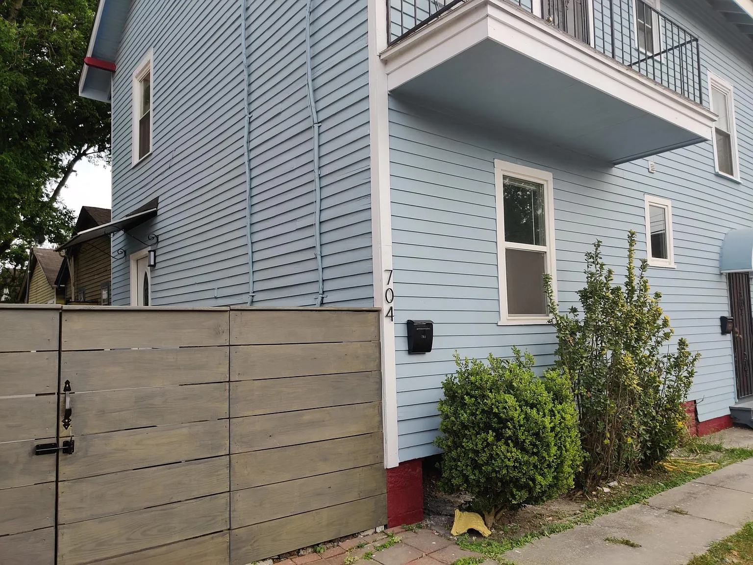 3 bed, 1350 sqft, $1,995 — Photo 3