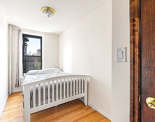 4th image of 301 E 85th St APT 19