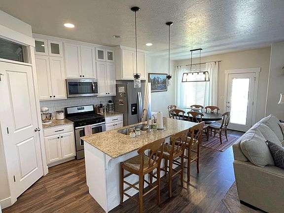 3rd image of 15388 S Tarawa Dr
