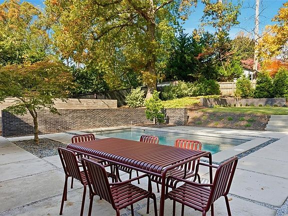 4th image of 1470 Lavista Rd NE