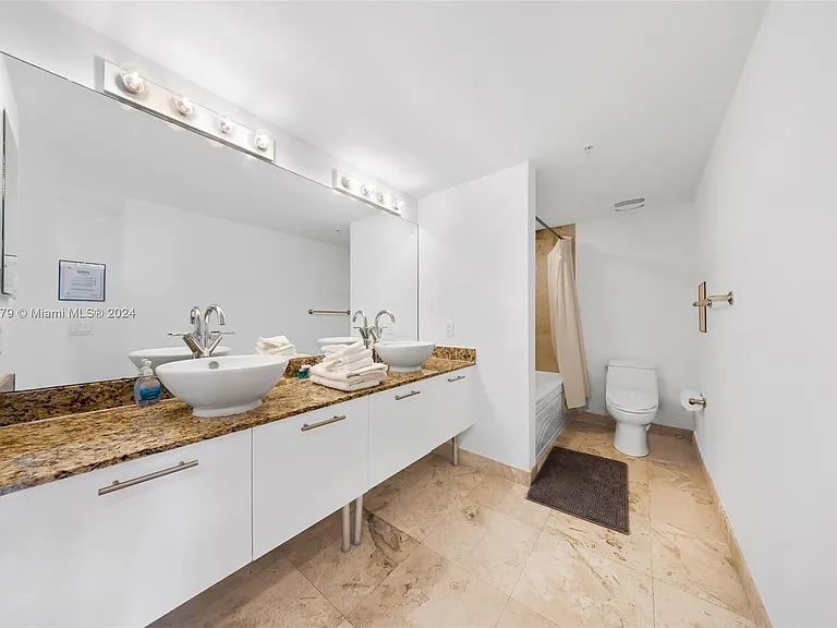 41 SE 5th St #1507 — Photo 9