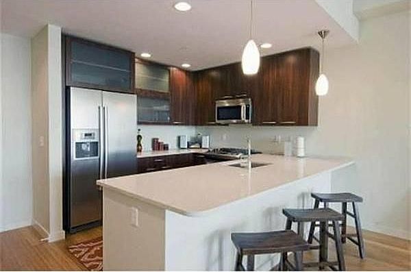 Open Kitchen W/ Breakfast Bar