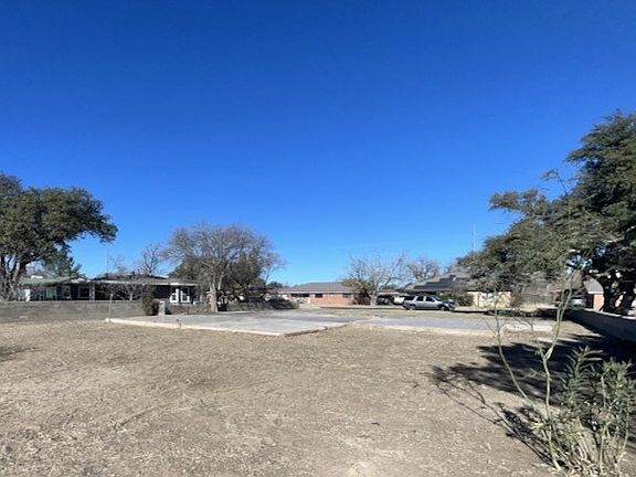 2nd image of 809 Sinclair Ave