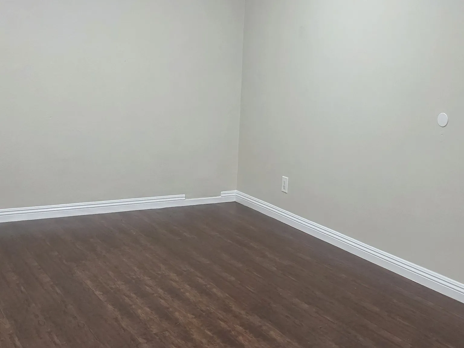 967 N San Antonio Ave — Photo 4