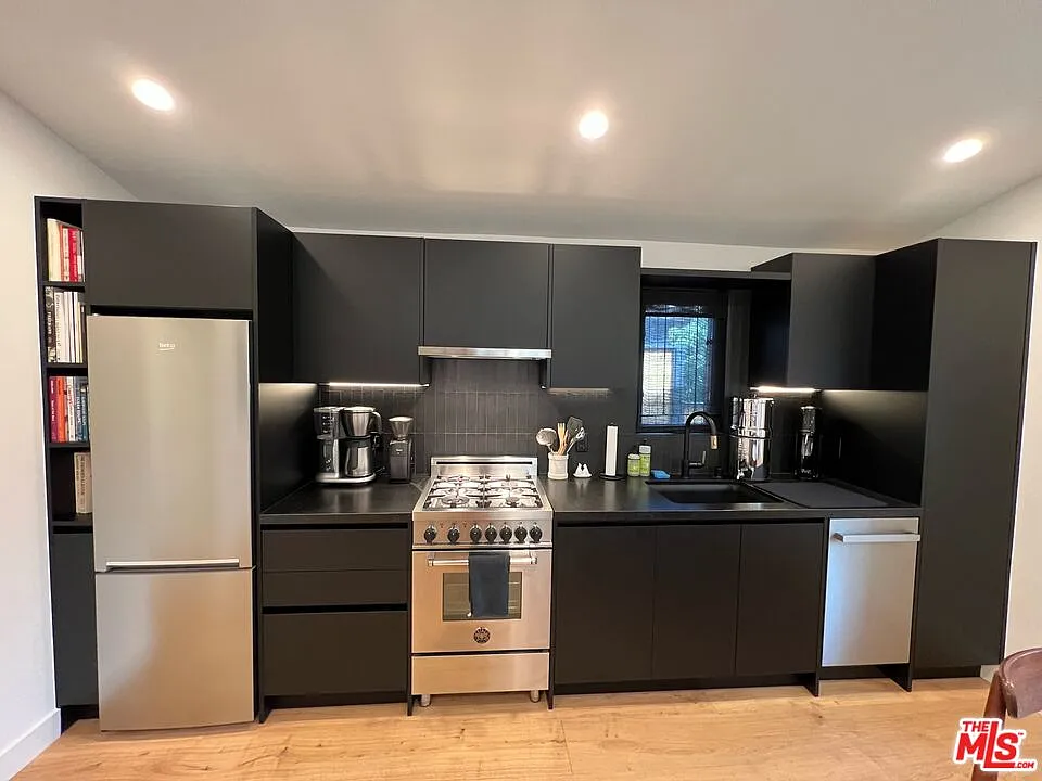 1 bed, 1.0 bath, 500 sqft, $3,200 — Photo 4