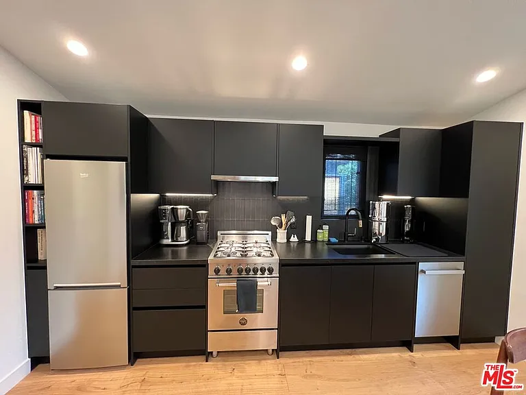 4251 S Centinela Ave — Photo 4