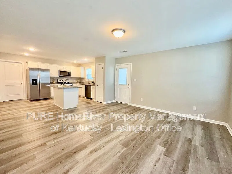 3 bed, 2.0 bath, 1600 sqft, $1,445 — Photo 3