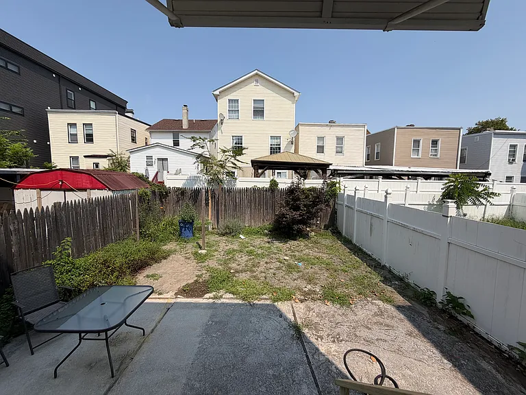 20 Gates Ave #1 — Photo 7