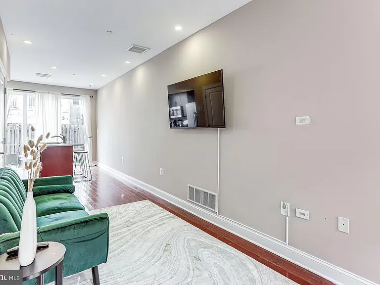 1146 S Dorrance St — Photo 3