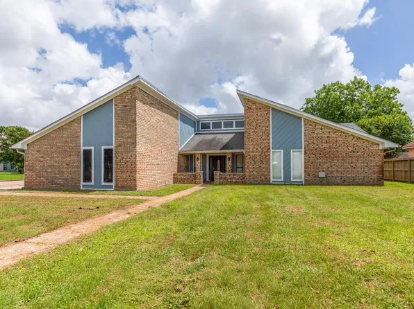 2120 Waverly Cir, Port Arthur, TX 77640