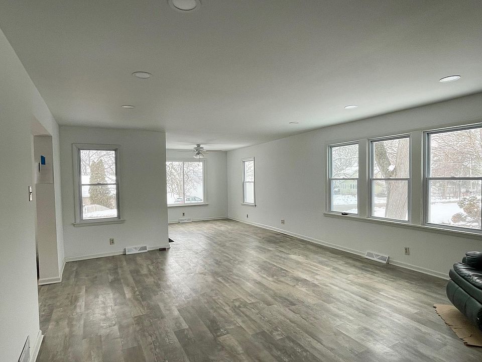 2nd image of 4402 E Lake Shore Dr
