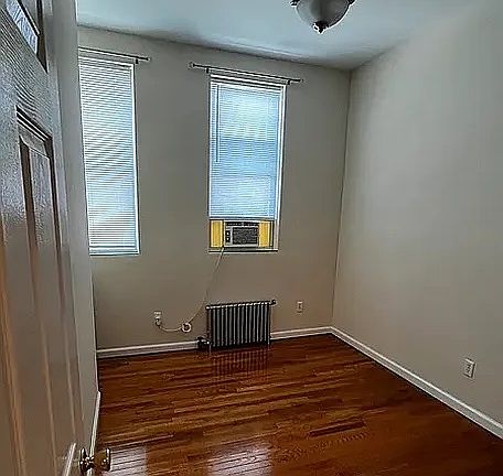 3rd image of 3229 Steinway St #2F