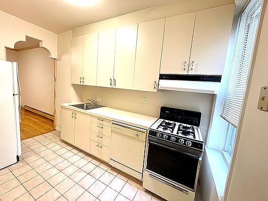 3rd image of 3415 37th St #2