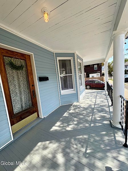 3rd image of 1 Magnolia Terrace