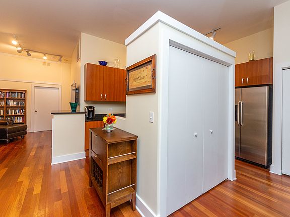 3rd image of 4751 N Artesian Ave APT 303