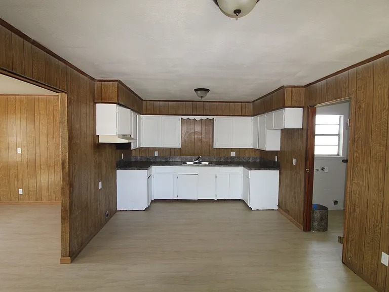 2010 Soliz St — Photo 6