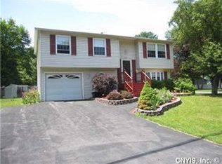 202 Ferndale Ln, Minoa, NY 13116