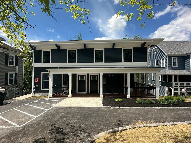 601 E State St — Photo 19