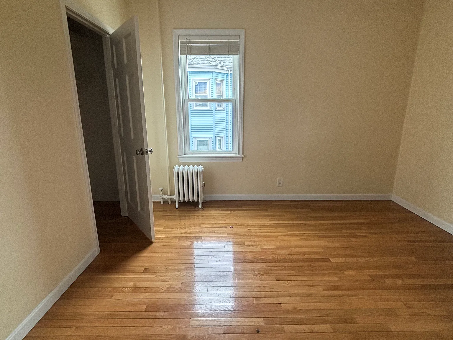 3 bed, 1000 sqft, $2,700 — Photo 4