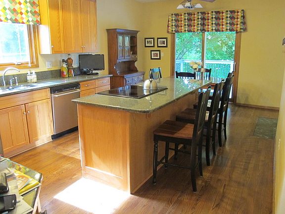 12949 Lincoln Ave : Kitchen