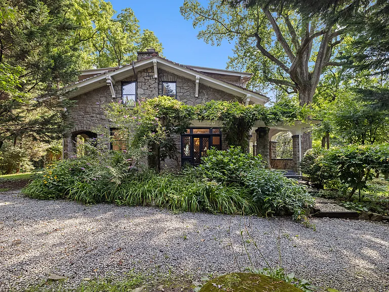 2329 Porter St NW — Photo 51