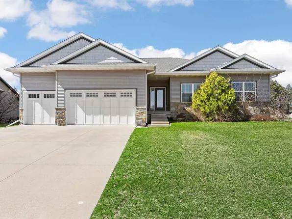 2990 High Bluff Dr, Coralville, IA 52241