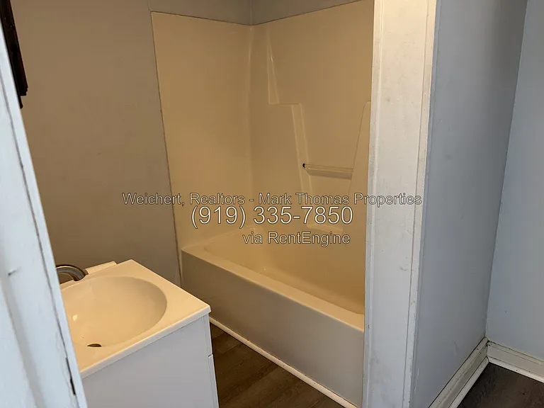 320 E Morehead St — Photo 8