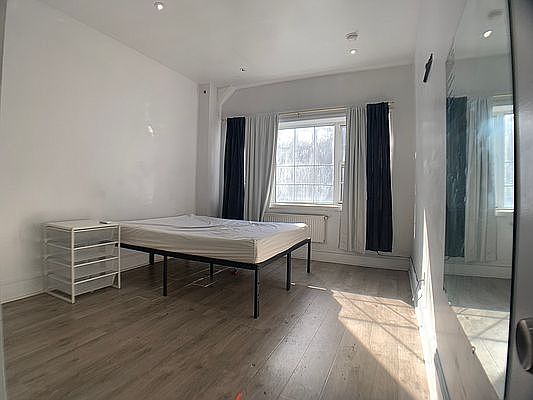 4th image of 2149 Caton Ave #2