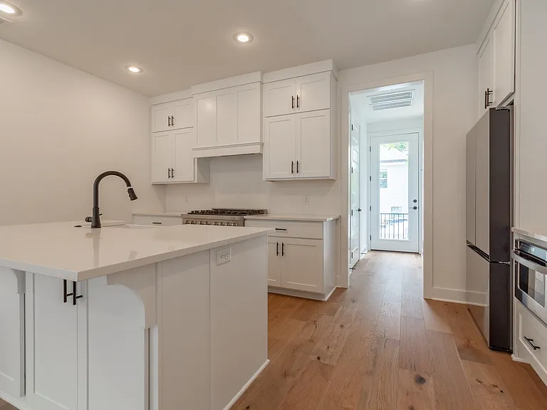 1316 S College Ave — Photo 7