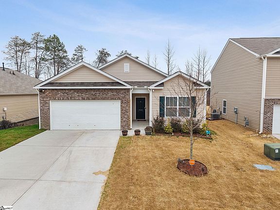 2nd image of 528 Ashwood Way