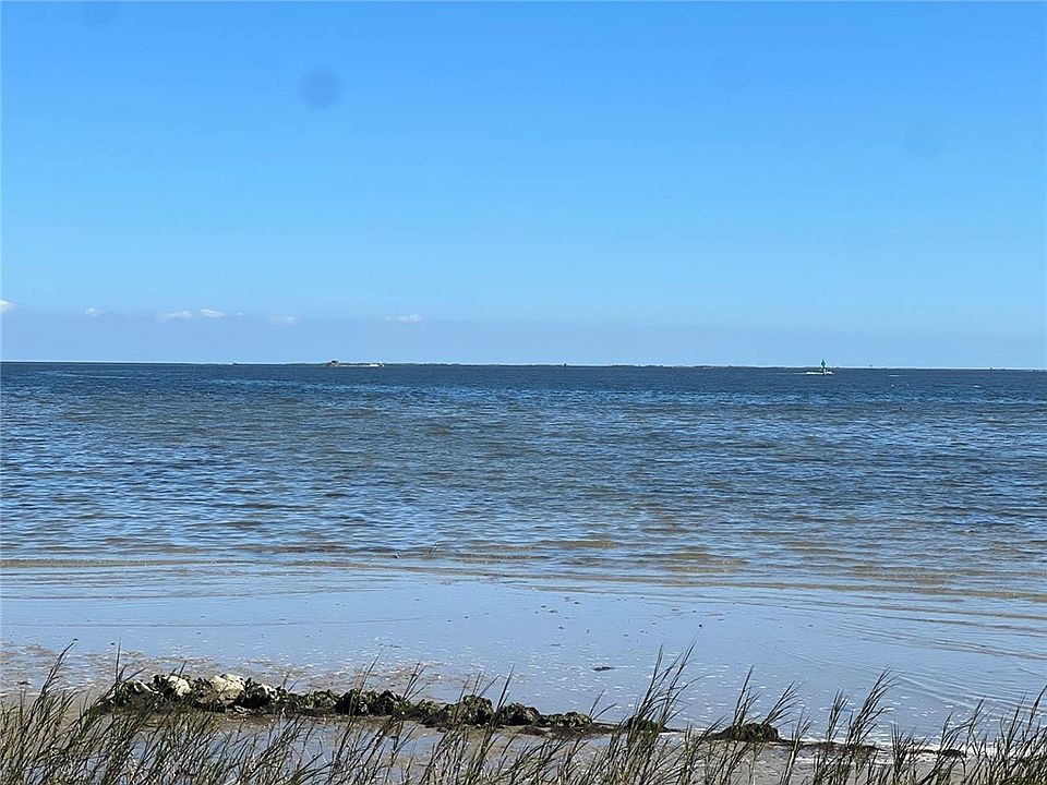1st image of 816 Ship Point Rd