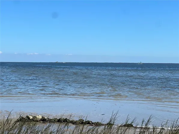 816 Ship Point Rd, Yorktown, VA 23692