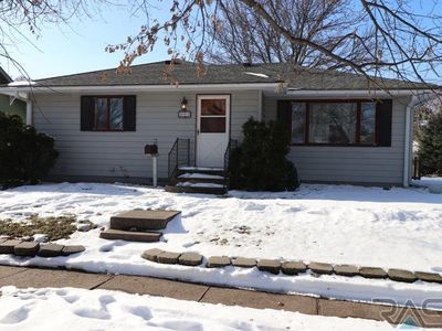 303 S 3rd St, Beresford, SD, 57004