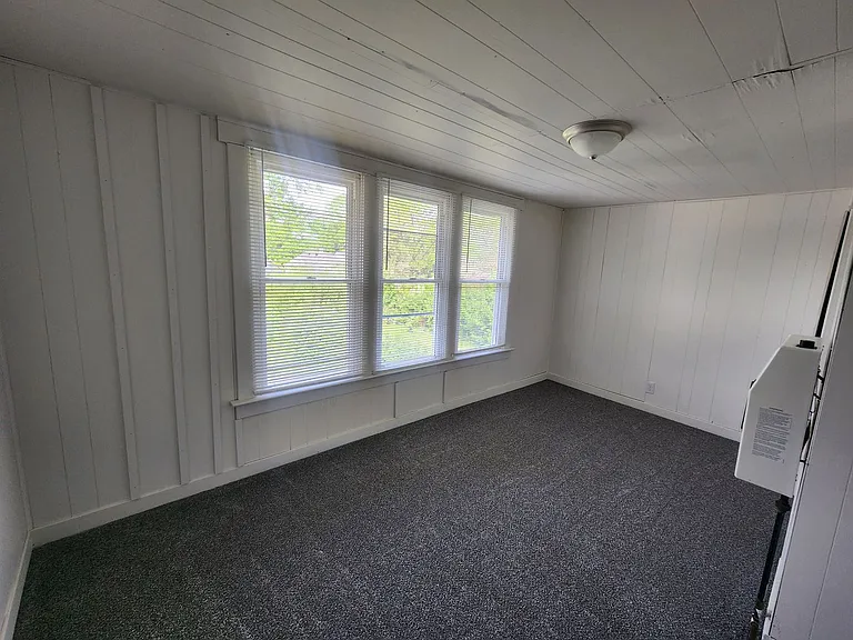 1122 Larchmont Ave — Photo 8