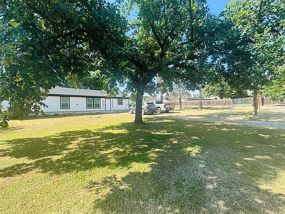 2nd image of 3830 Colina Ln