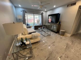 1 Jacaranda Country Club Dr #101, Plantation, FL 33324