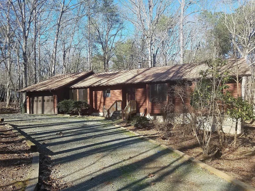 107 Calumet Ct — Photo 1