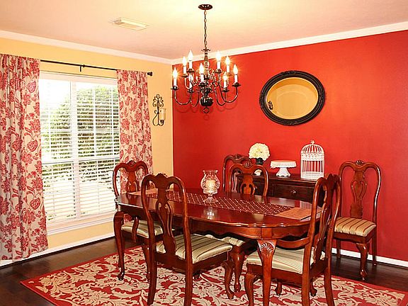 SPACIOUS FORMAL DINING FEATURES UPDATED HARDWOOD FLOOR